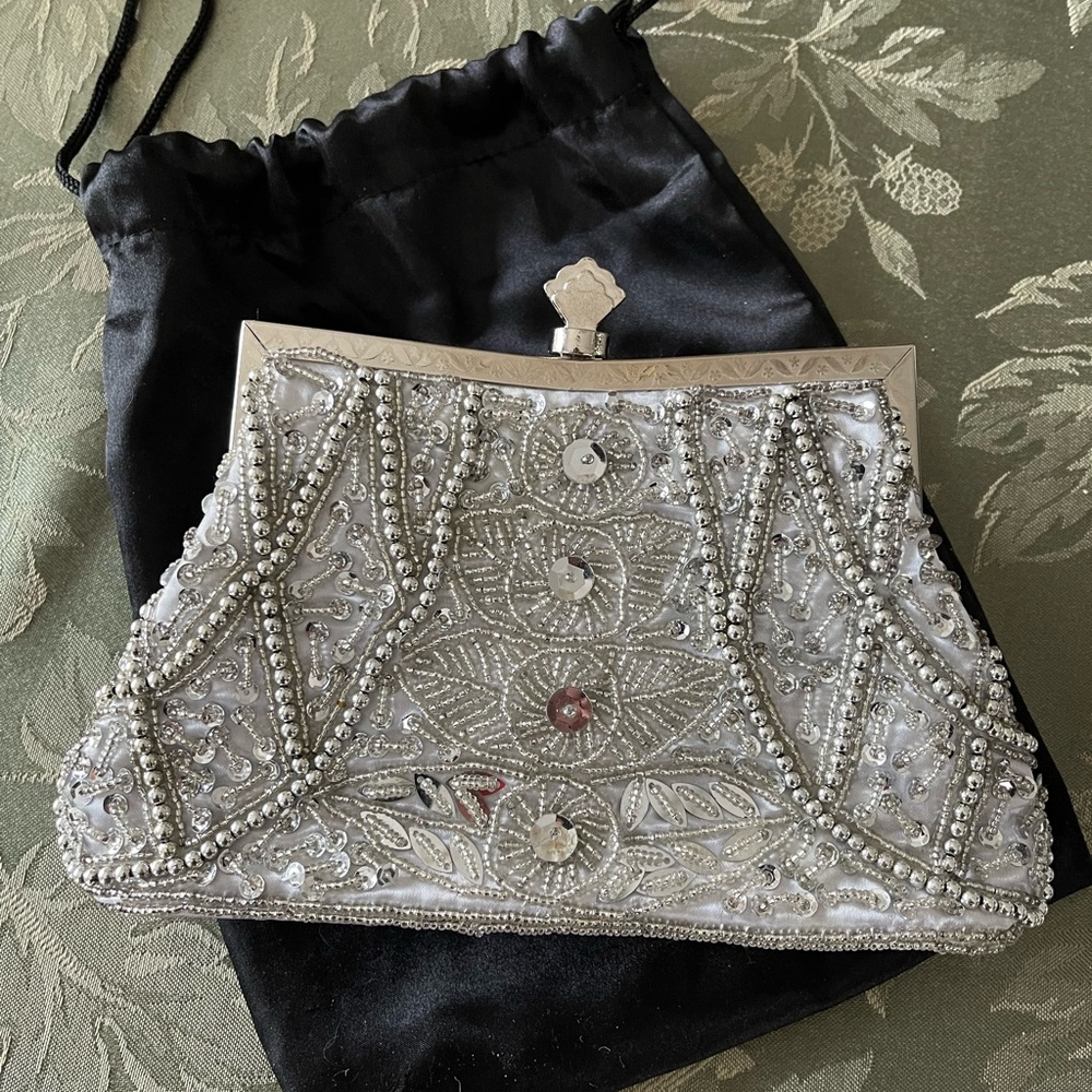 ECOSUSI Beaded Sequin Clutch Purse - Silver.